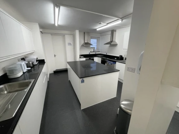 01JDN2FXAWMCADM6ERF7DYP8M8 Medium